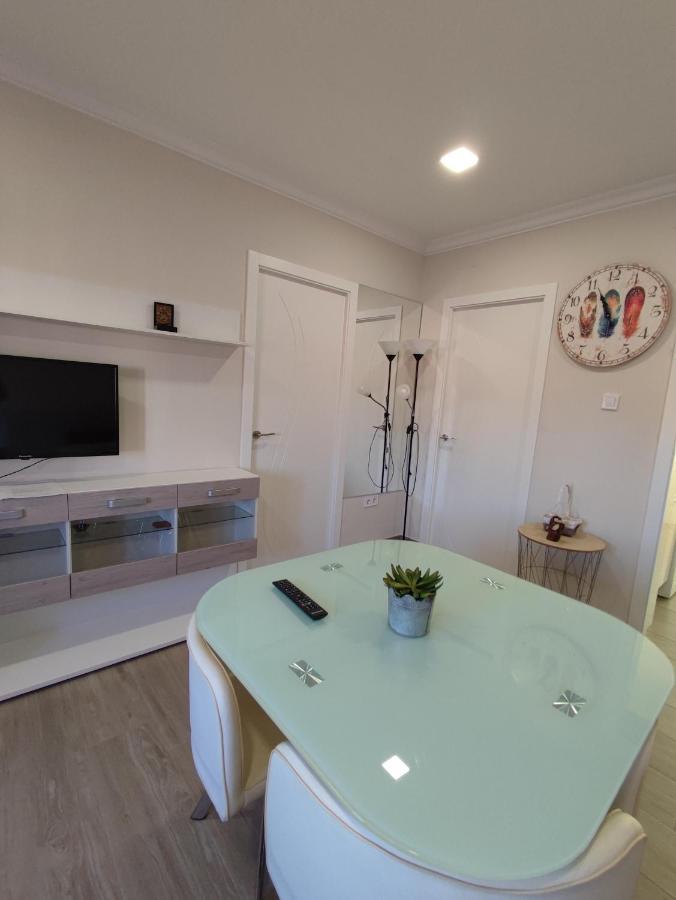 Precioso Apartamento 3 Dormitorios, Aire Acondicionado Menos 10 Min A Pie Feria เฮเรซ เด ลาฟรอนเตรา ภายนอก รูปภาพ